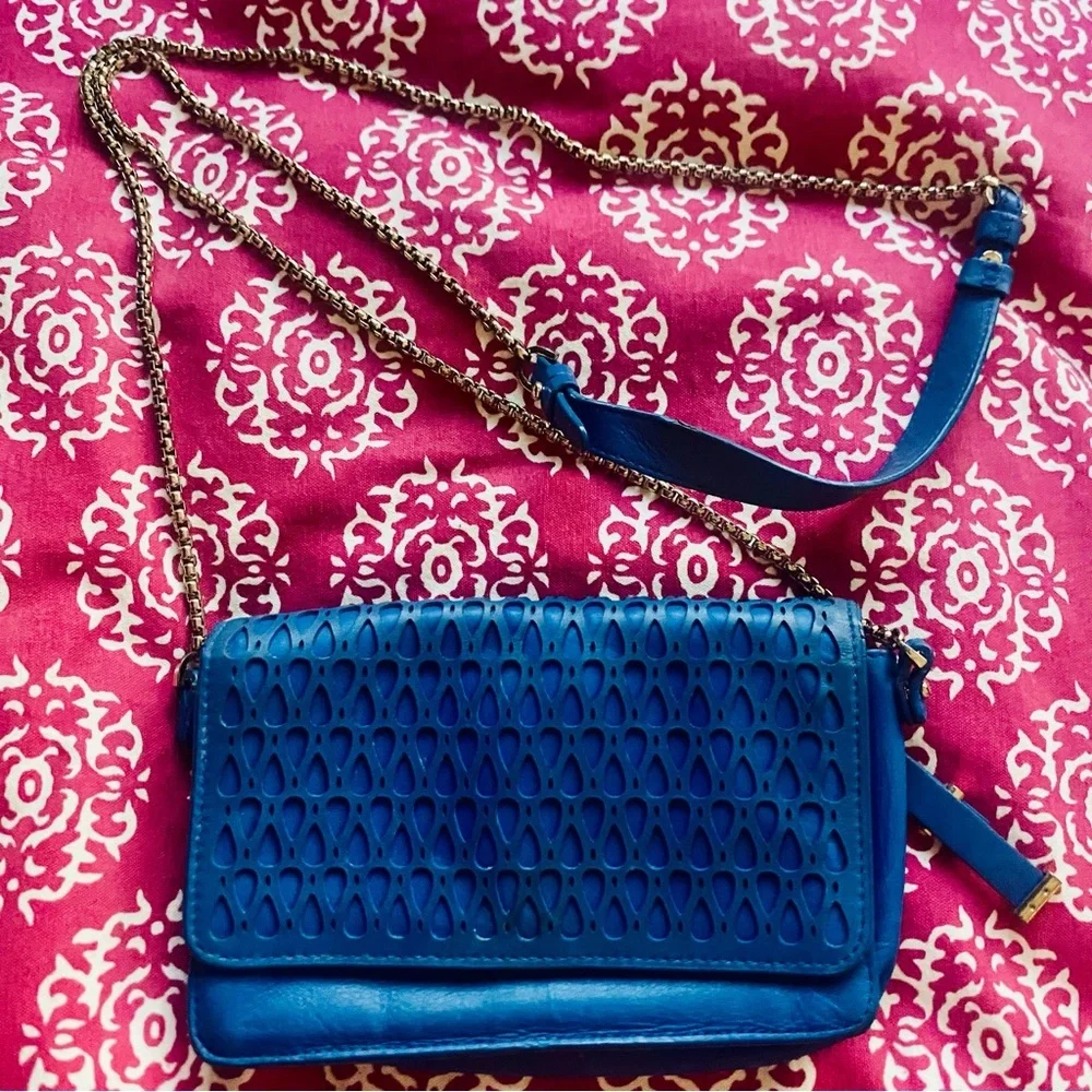 Stuart Weitzman Blue Premium Leather Silver Box Chain Crossbody Bag